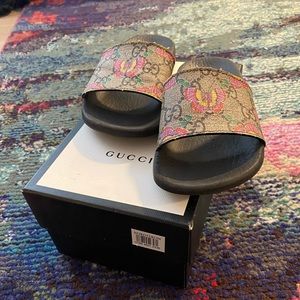 Kids Gucci slides